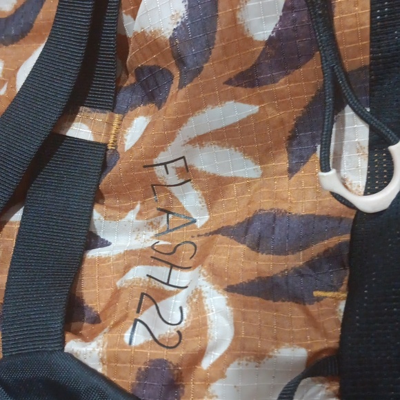 REI Co Op Flash 22 Backpack Orange RARE Forest Trails Floral Lightweight Daypack - Picture 4 of 6